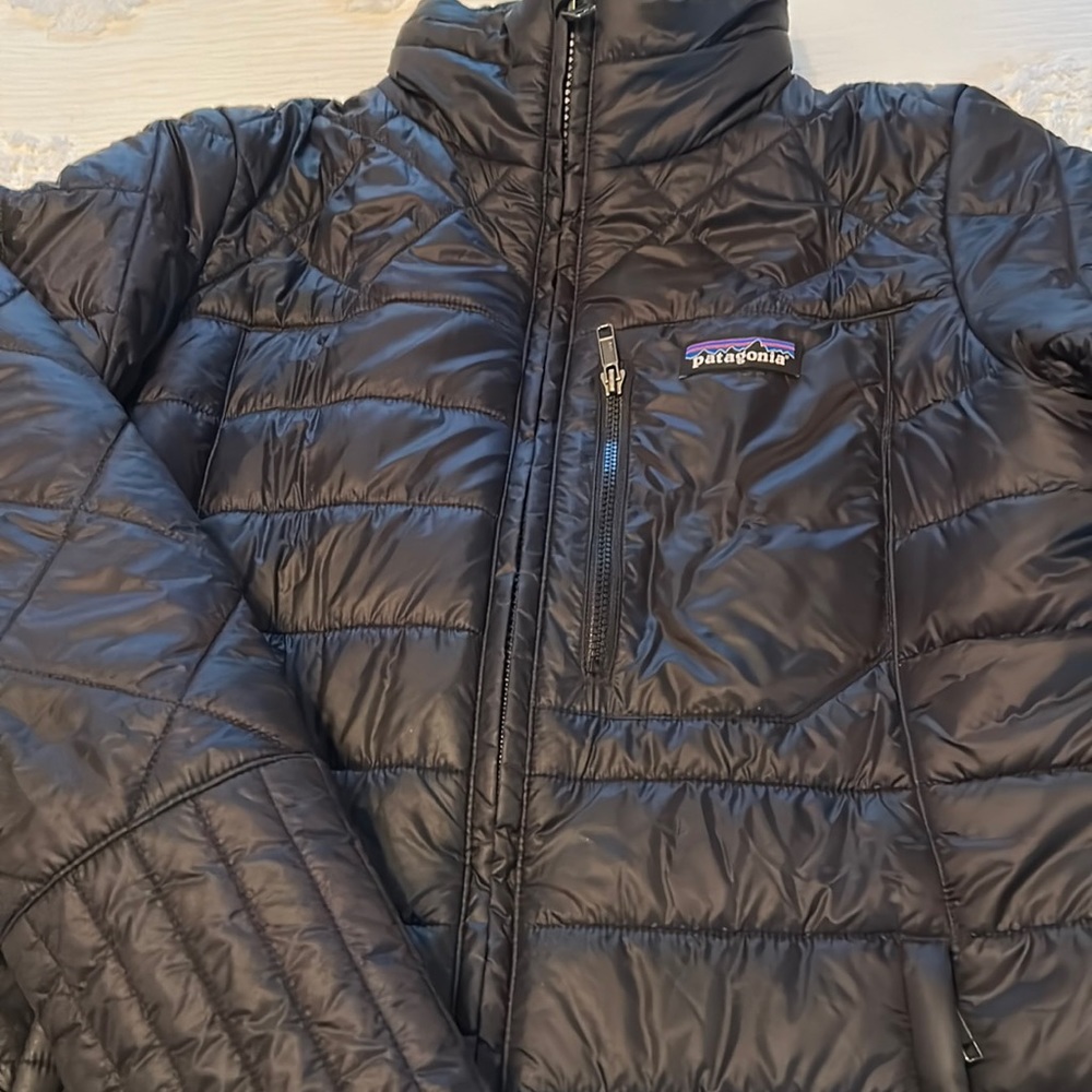 New women’s Patagonia jacket loner length, just above knees